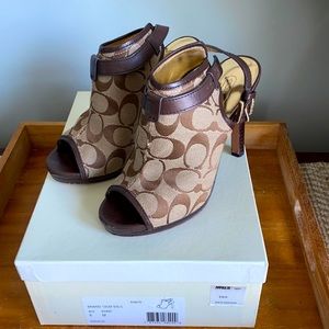 Coach open toe platform sandals size 6 beige